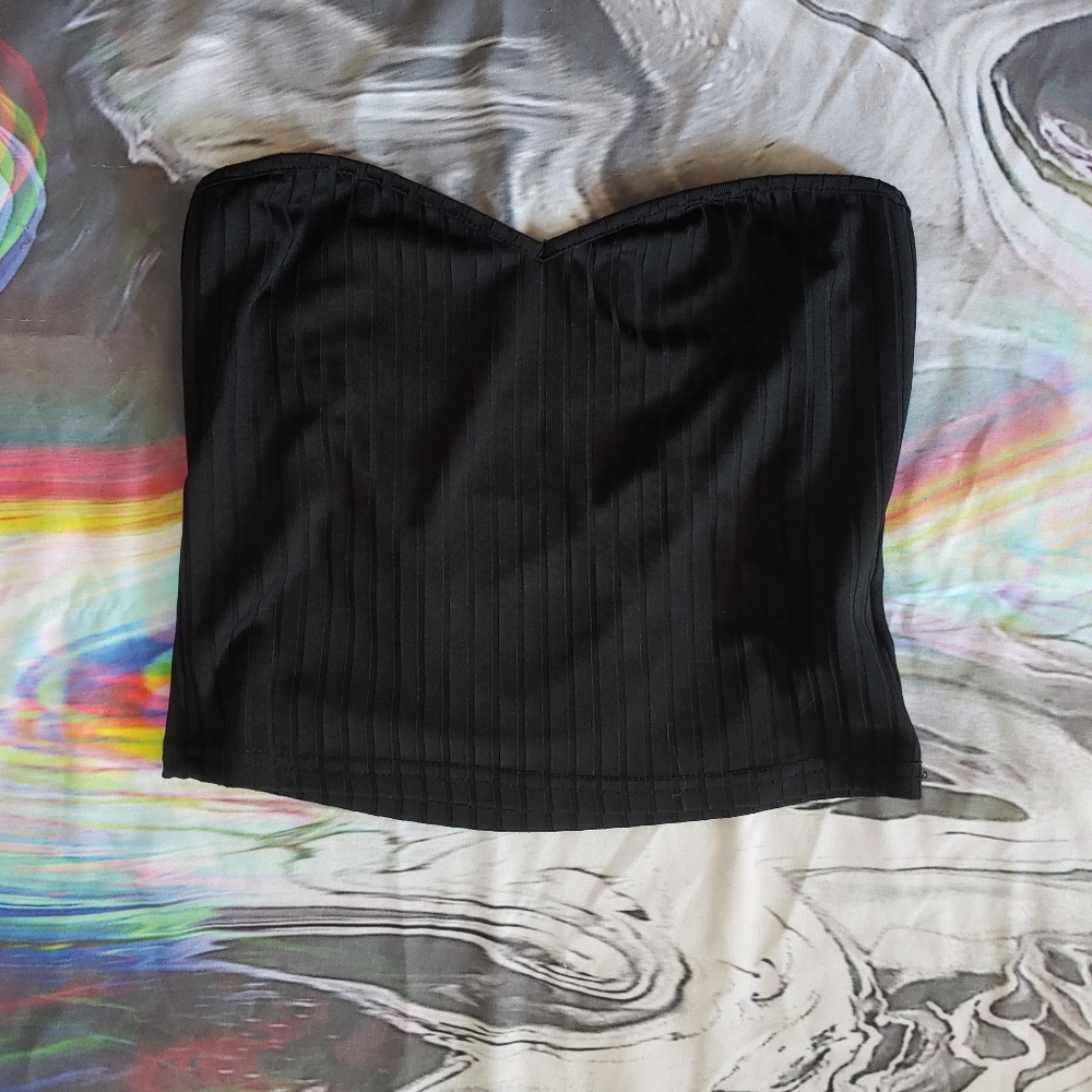 Black sweetheart crop top